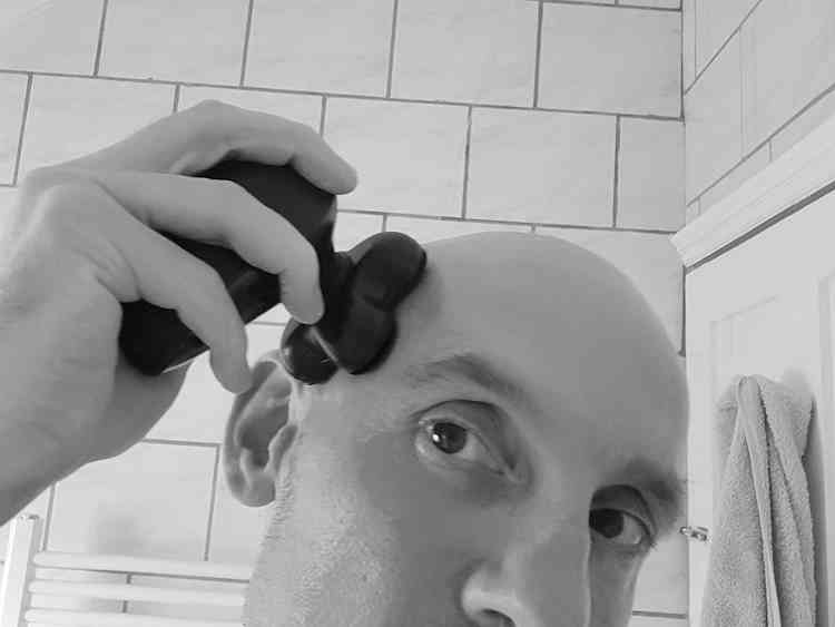 head shaving with Brio Raze Head Shaver (3)