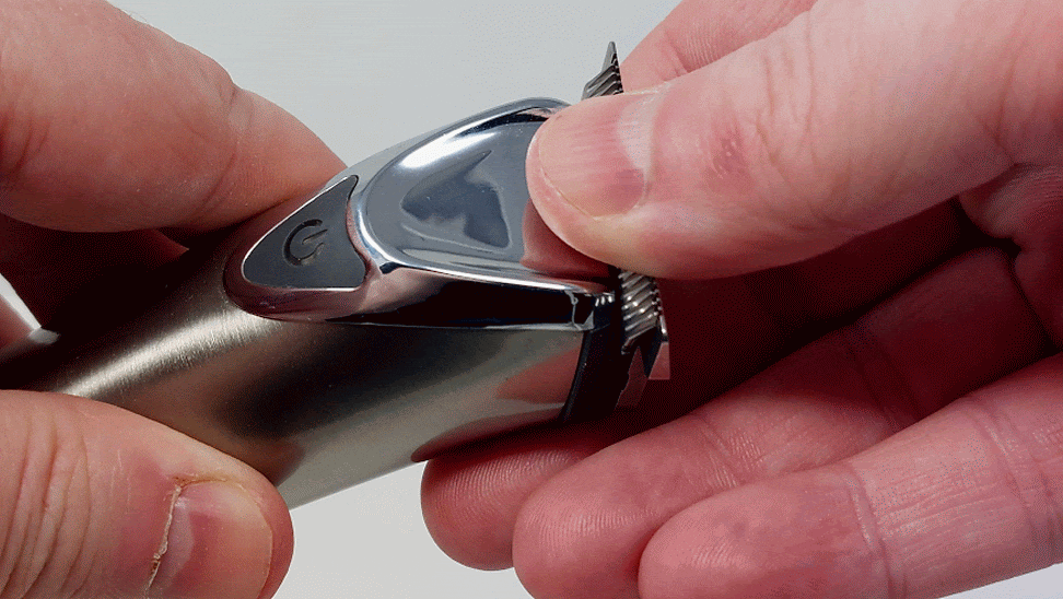 removing blade on Wahl Stainless Steel Lithium-Ion 2.0 Beard Trimmer
