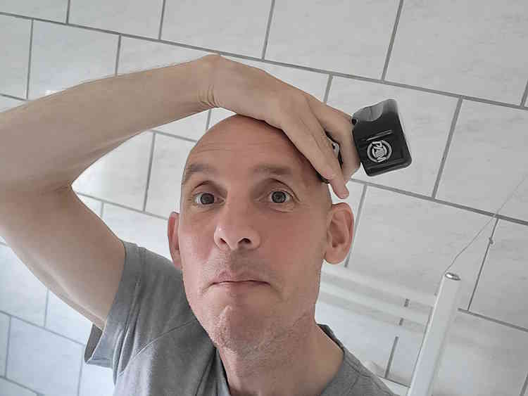 reviewer Jason head shaving with Skull Shaver Palm