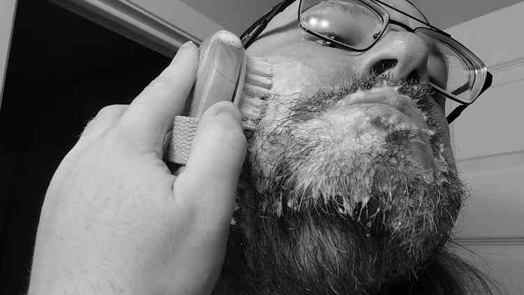 reviewer Robert applying Proraso Beard Wash on his beard