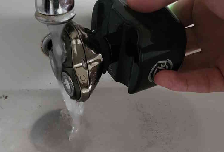 running tap water over Skull Shaver Palm blades