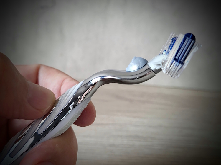 holding Gillette Mach3 turbo razor