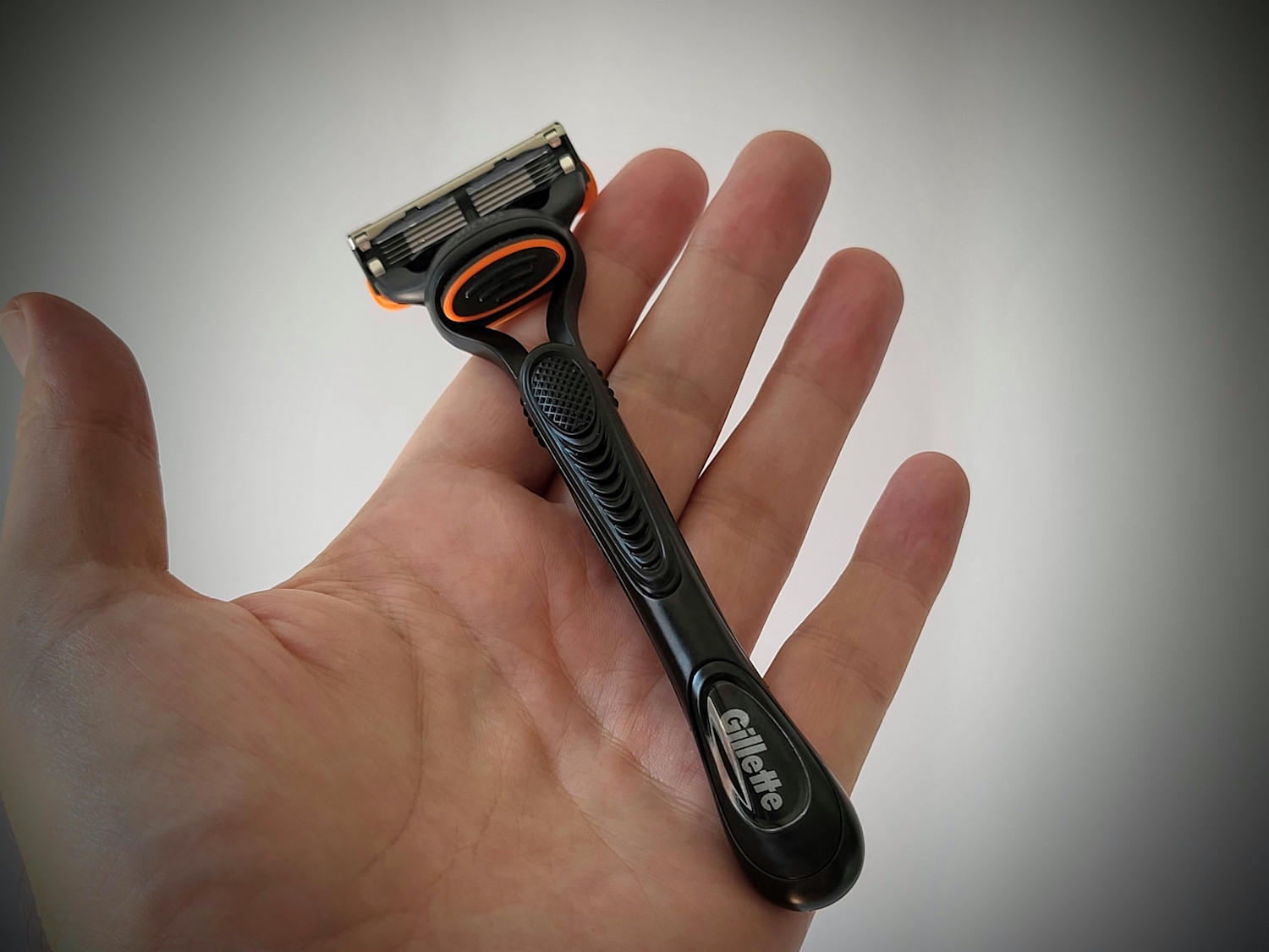 holding Gillette Fusion 5 razor with dark edges