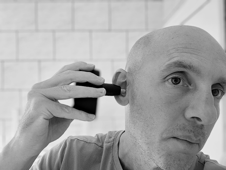 using the FlexSeries Pro nose and ear trimmer to trim ears