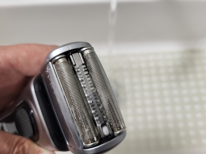 Manual cleaning the Series 8 shaver 5