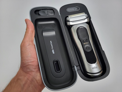 holding Braun Series Pro+ powercase open