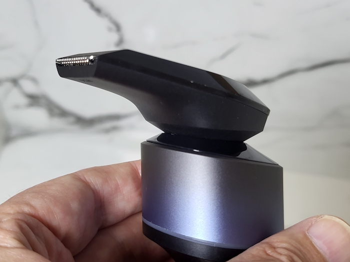 Philips 5000X Shaver trimmer attached