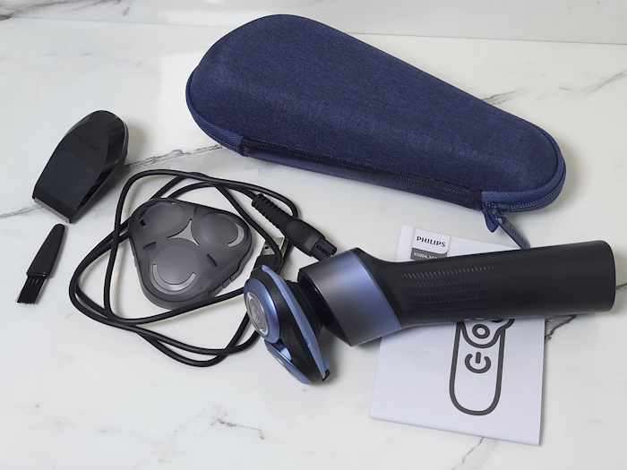 Philips 5000X Shaver unboxed with all is components