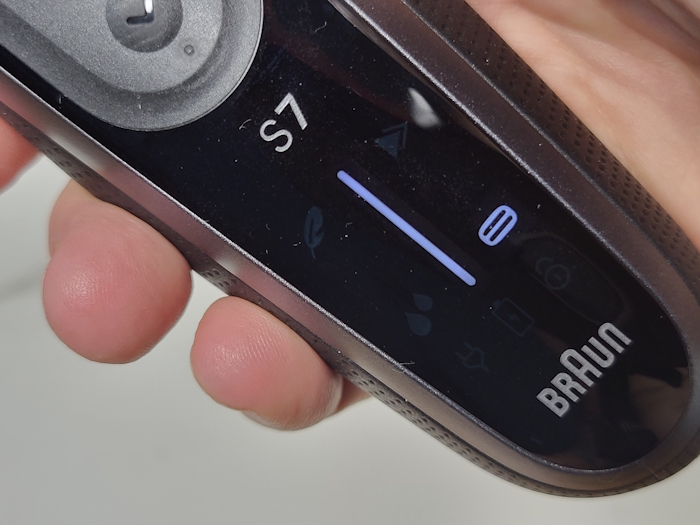 Braun Series 7 charge left indicator activated