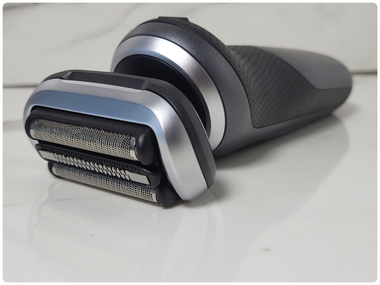 Braun Series 7 facing forwards with marble background