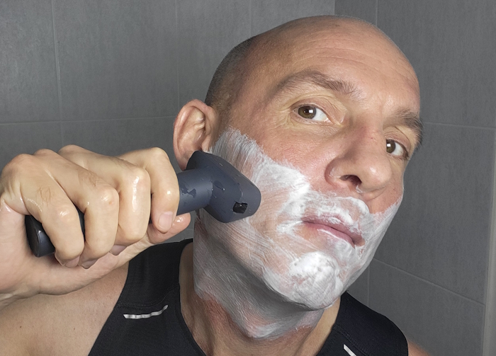 Jason Jones wet shaving with the Panasonic ES-RM3B shaver