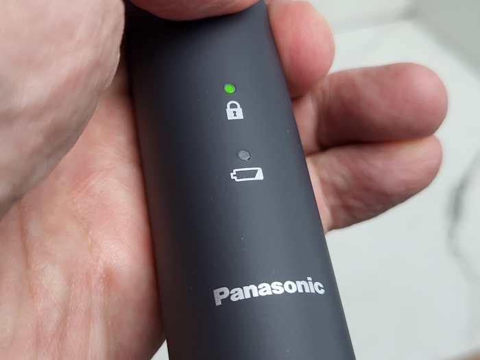 Panasonic ES-RM3B ARC 3 travel lock activated and LED indicator light green