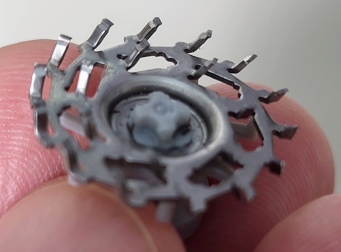 close up of a Remington Virtually Indestructible shaver cutter