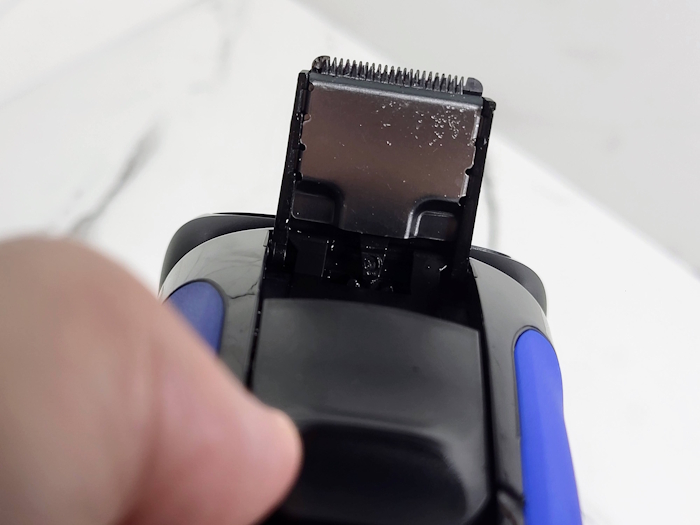 close up of Remington F4 Shaver pop up trimmer