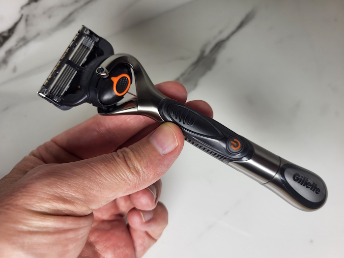 holding Gillette Proglide Power to display its features