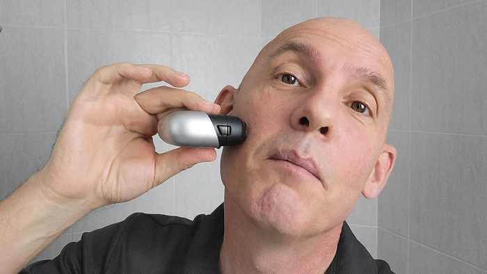 Jason Jones shaving with the Panasonic ES - CM3B Travel Shaver