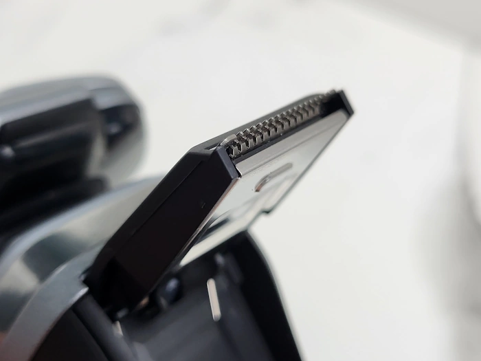 Philips i9000 Prestige built in trimmer opened