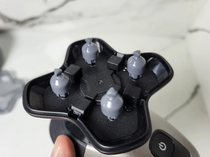 Philips Head Shaver Pro 9000 Series hair collection chamber which collects hair