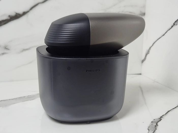 Philips Head Shaver Pro 9000 inside the rinsing station