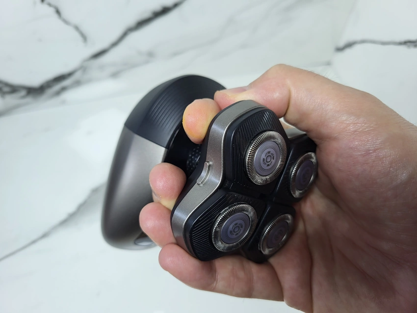 cupping the Philips Head Shaver Pro 9000 Series ready to use