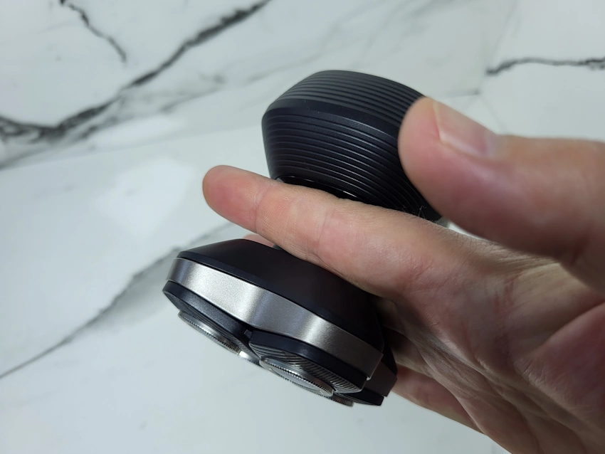 holding the Philips Head Shaver Pro 9000 between the fingers to display how it can be held