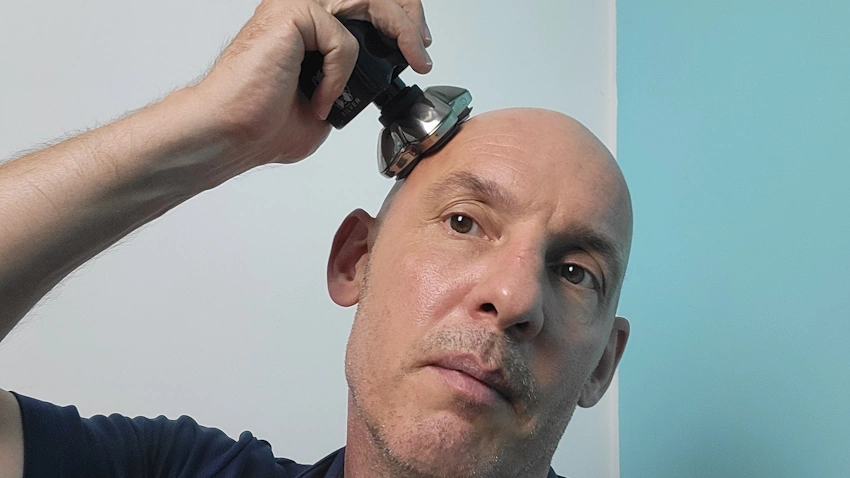 Jason Head shaving with Pitbull Silver SX5 Jason Head shaving with Pitbull Silver SX5