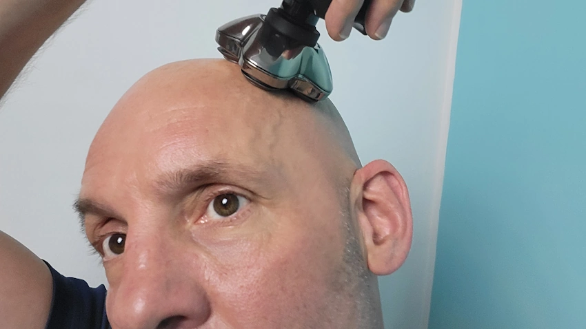 Jason Head shaving with Pitbull Silver SX5 Jason Head shaving with Pitbull Silver SX5