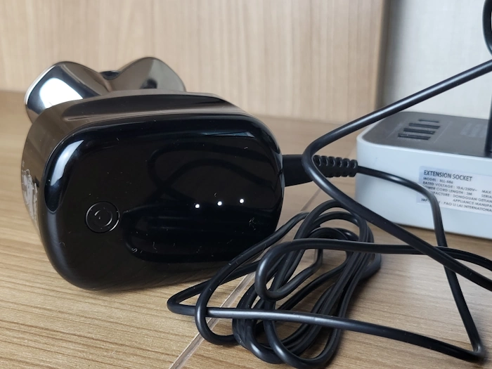 Pitbull Silver Pro SX5 connected to mains and charging