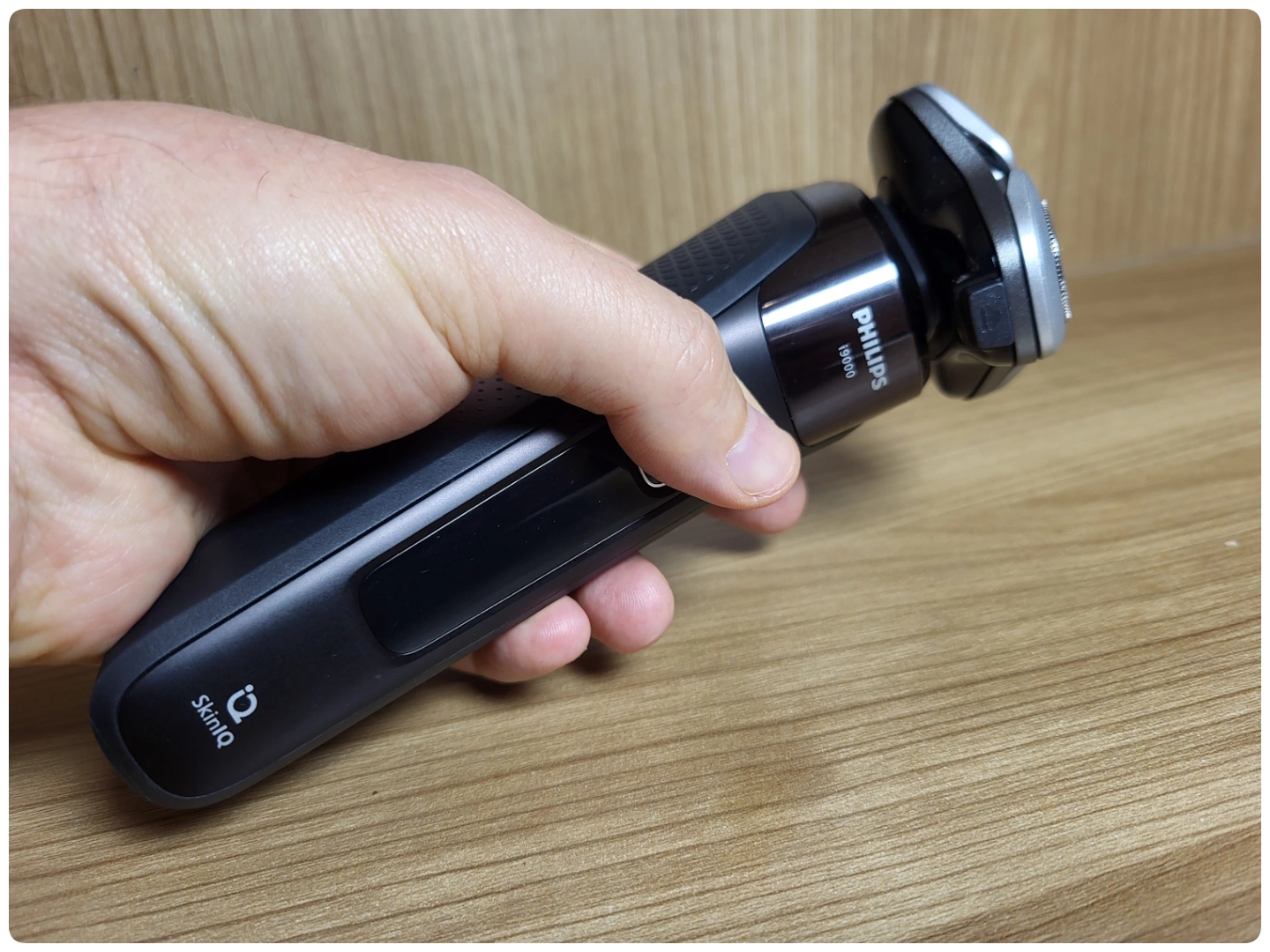 holding Philips i9000 (X9000) to display how it looks