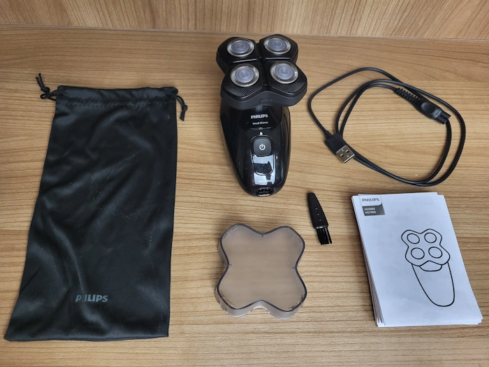 Philips Head Shaver Pro 5000 Series unboxed with all components laid out Philips Head Shaver Pro 5000 Series unboxed with all components laid out