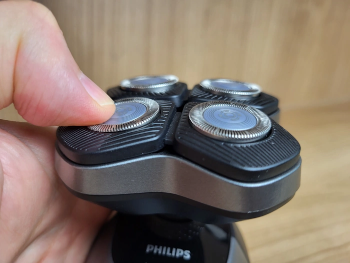 all Philips Head Shaver Pro 7000 Series cutter heads flex together