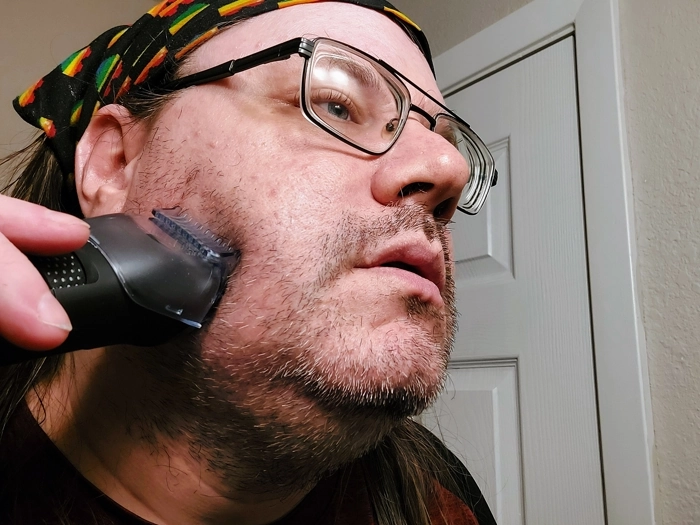 Robert using the Philips Norelco Beard Trimmer Series 5000