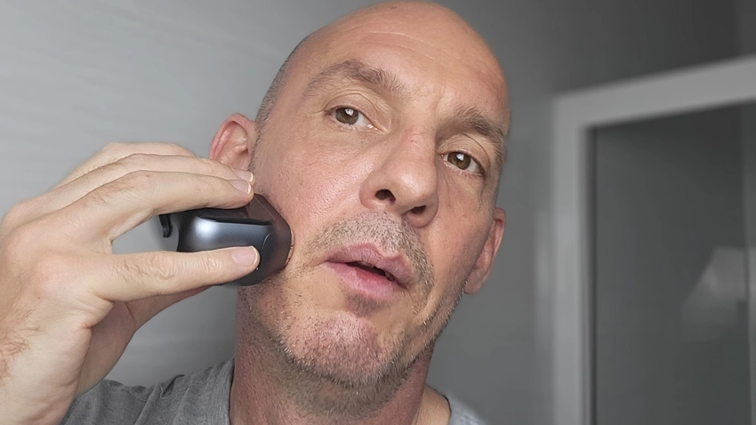 Jason Jones facial shaving with the Laifen P3 Pro