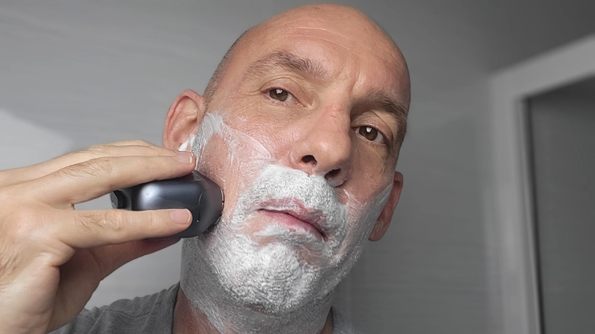 Jason Jones wet shaving with Laifen P3 Pro