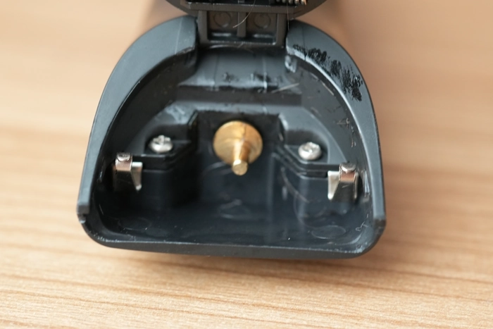 inside Manspot body trimmer head section inside Manspot body trimmer head section