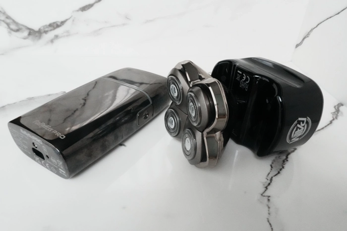 Babyliss Pro FX02 next to Skull Shaver