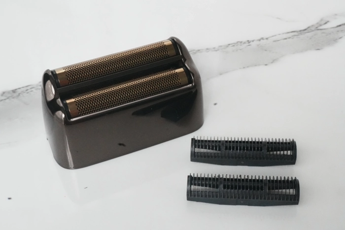 Babyliss pro FX02 foil head and blades next to each other