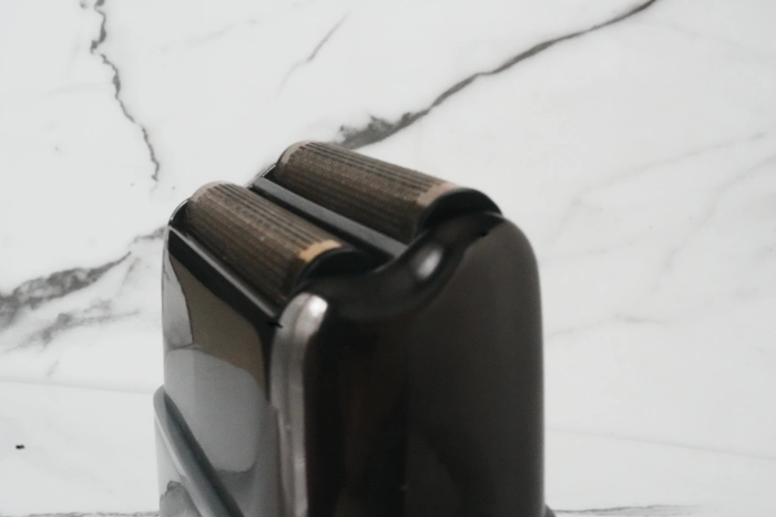 close up of Babyliss Pro FX02 foils staggered