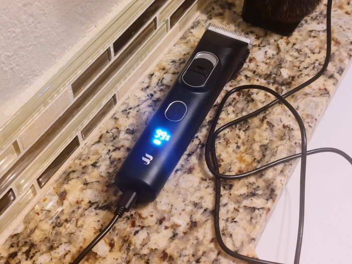 Brio Beardscape V1 Plus on charge