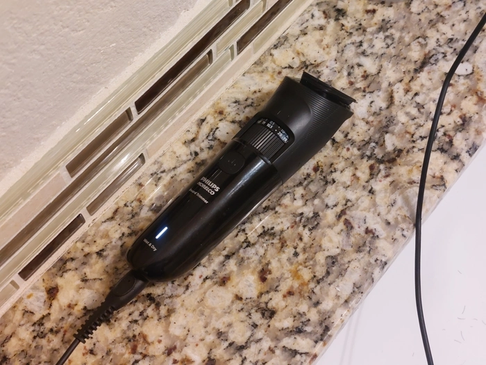 Philips Beard Trimmer 3000 Series BG36 on charge