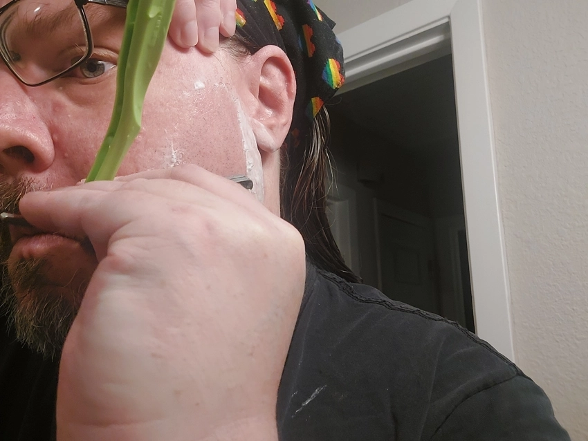 Robert shaving with Feather SS Club Shavette