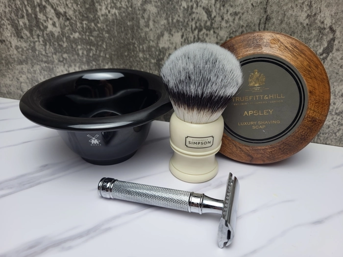 Muhle R89 with shaving bowl m soap and brush