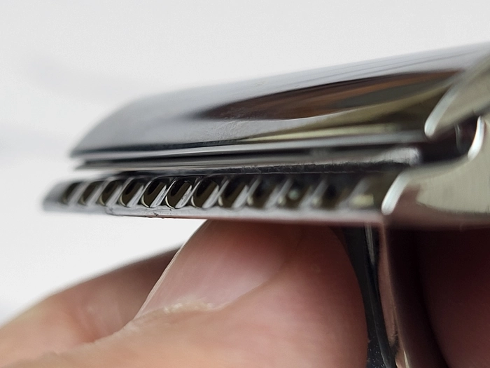 close up of Muhle R89 blade head